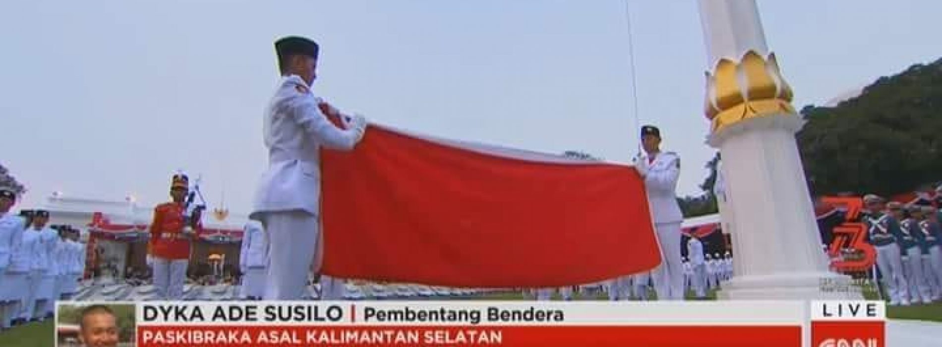 Dyka “Sang Pembentang Bendera” pada Upacara Penurunan Bendera di Istana Merdeka 17 Agustus 2018